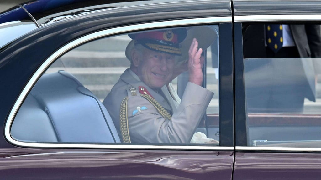 König Charles III. trifft erstmals Papst Leo XIV. - news - exxpress Nachrichten