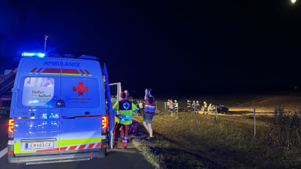 Tödlicher Unfall in Telfs: 22-Jähriger stirbt auf Tiroler Bundesstraße - news - exxpress Nachrichten