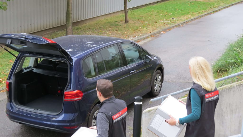 Razzia im Luxusmilieu: Wiener Betrüger sollen Millionen mit Sportwagen-Geschäft hinterzogen haben - economy - exxpress Nac...