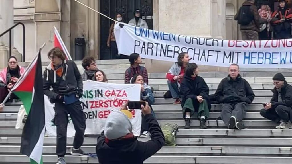 Radikale Palästina-Demonstranten blockierten Uni Wien-Eingang - politik - exxpress Nachrichten