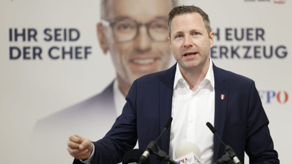Schnedlitz empört: Flüchtlingsfamilie kassiert 9.000 Euro und Regierung schaut zu! - politik - exxpress Nachrichten