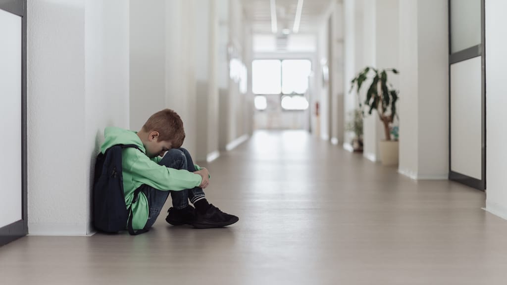 13-Jähriger von muslimischen Mitschülern verprügelt: Jause „nicht halal“ - news - exxpress Nachrichten