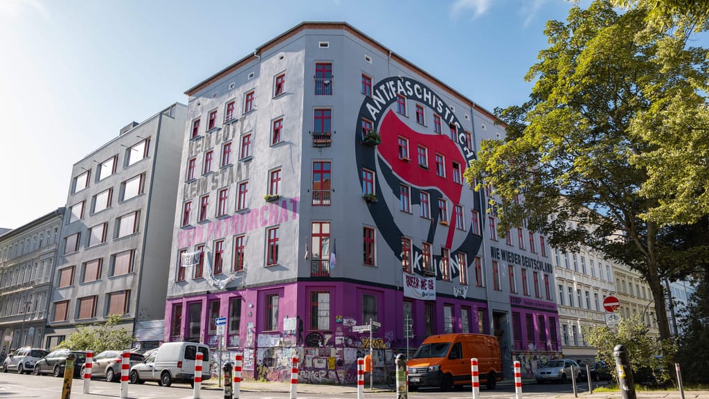 Regierung fördert Antifa mit 143.000 Euro Steuergeld! - news - exxpress Nachrichten