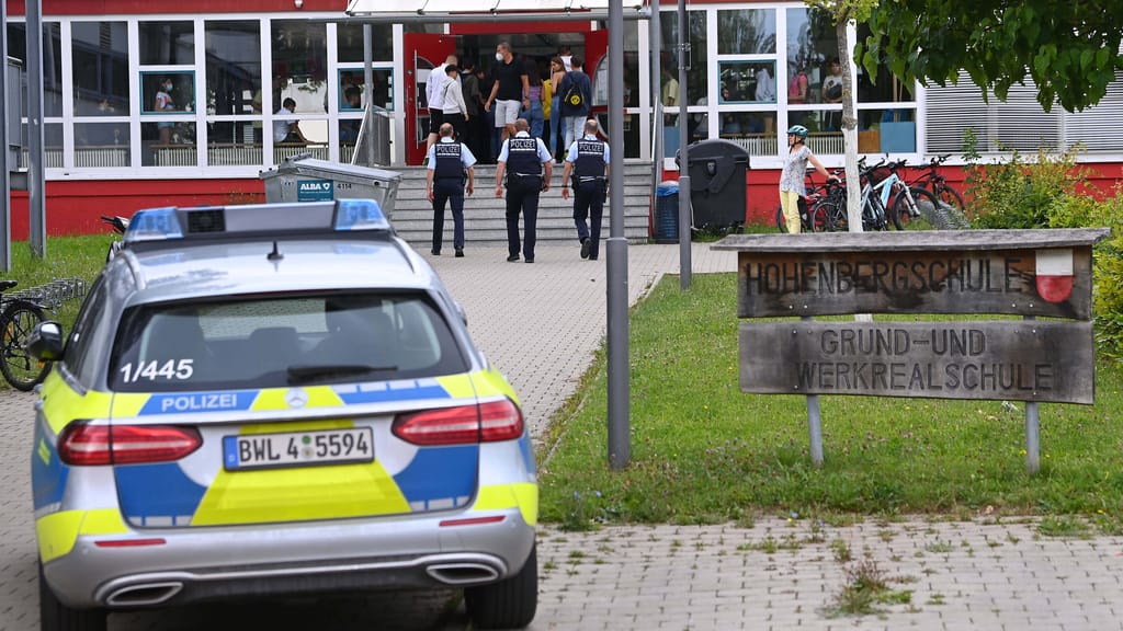 Brutale Prügelei vor Schule: Syrer raufen wegen Familienstreit - news - exxpress Nachrichten