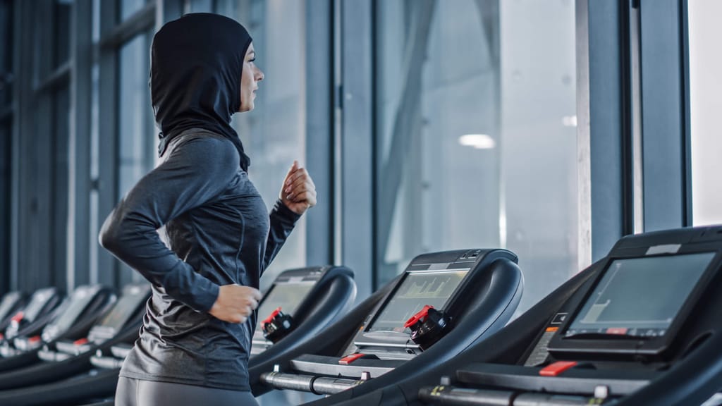 Kopftuch, Snacks ohne Schwein & eine Gebetsecke: Dieses Fitnessstudio ist halal! - news - exxpress Nachrichten