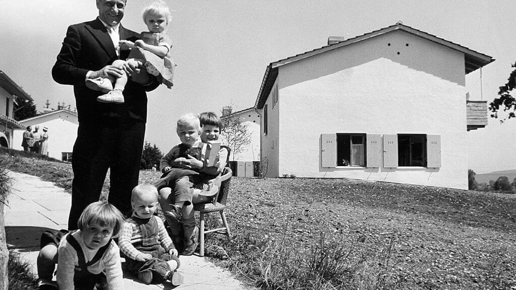 Vorwürfe gegen SOS-Kinderdorf-Gründer Gmeiner: Acht Burschen sexuell missbraucht - news - exxpress Nachrichten