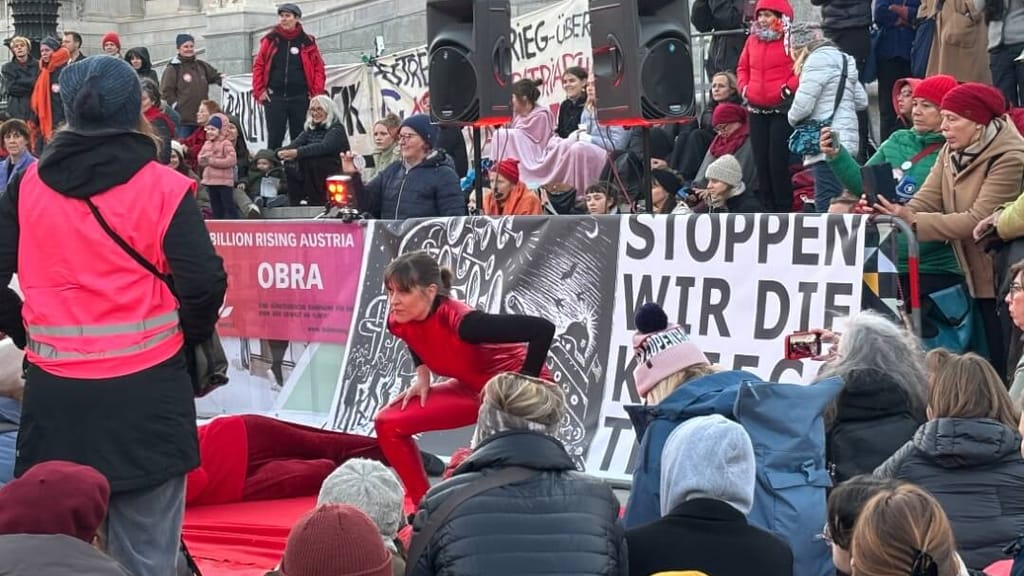 „Das Patriarchat hat uns ins Hirn geschissen“ – Linke Frauendemo vor dem Parlament - politik - exxpress Nachrichten