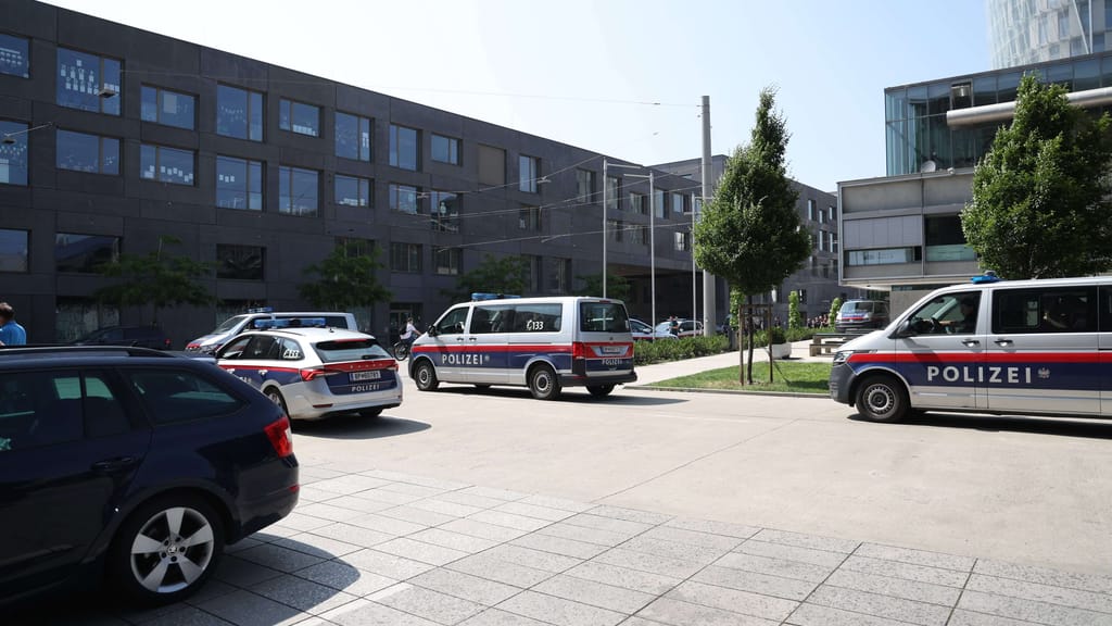 Graz: Zwei Jugendliche (14 & 15) planten Amoklauf an Schule - news - exxpress Nachrichten