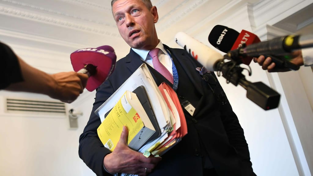Brisant: WKStA hat Pilnaceks Laptop – mit heiklen Daten über sich selbst - politik - exxpress Nachrichten