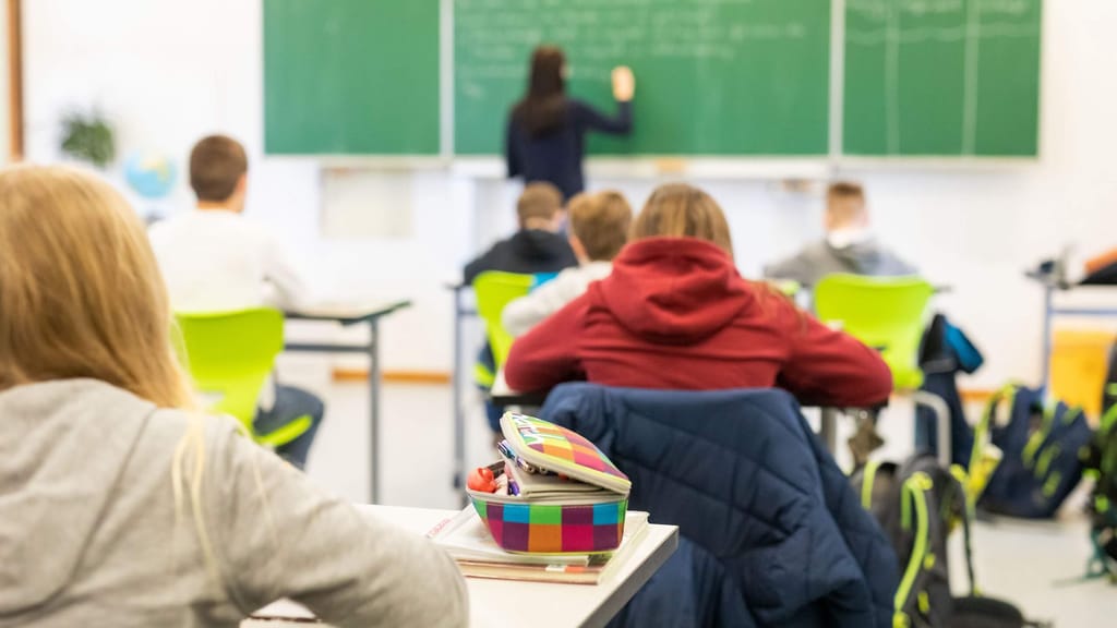 Gewalt, Mobbing & Vandalismus: Neue Horror-Zahlen zu Österreichs Schulen - news - exxpress Nachrichten