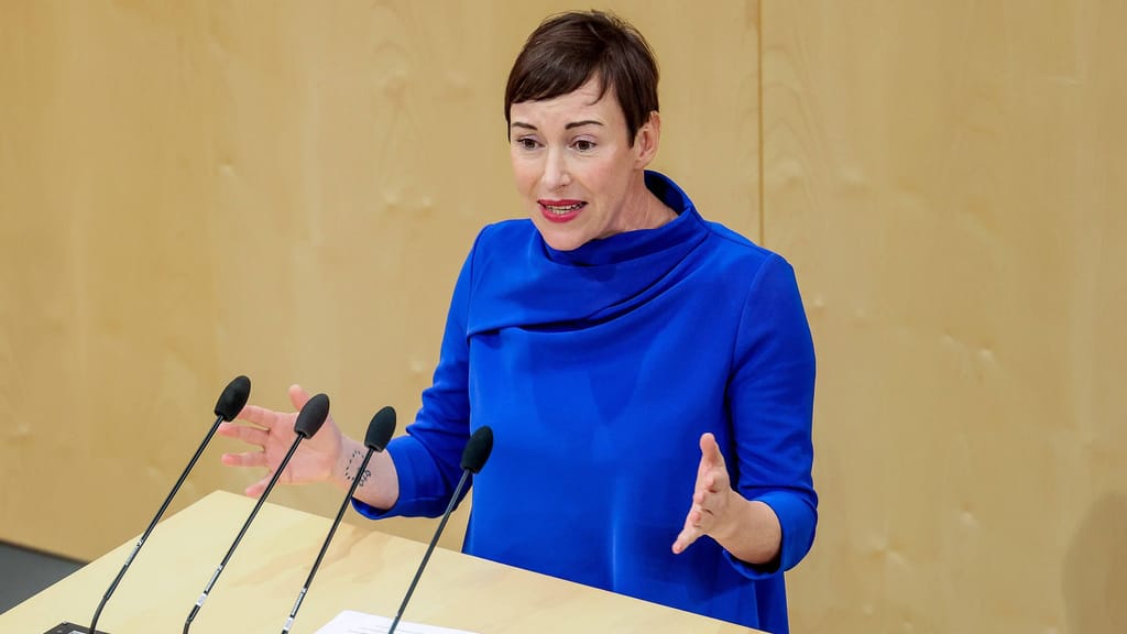 Auf Steuerzahlerkosten: NEOS wollen Stiftung für arbeitslose Journalisten - politik - exxpress Nachrichten