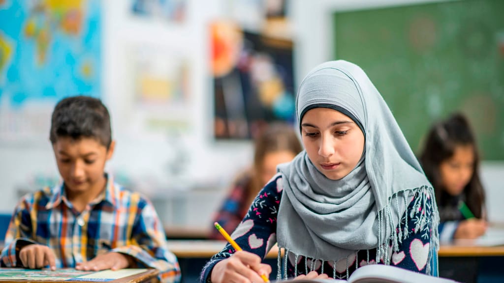 Skandal an Wiener Schulen: Muslimische Lehrer verweigern Frauen den Handschlag - news - exxpress Nachrichten