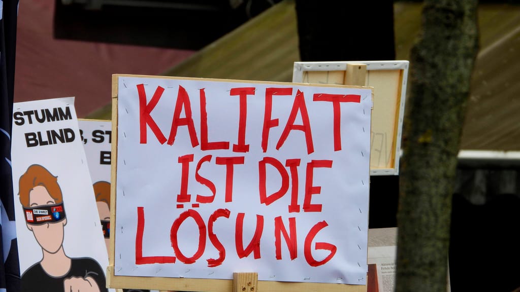 Mitten in Wien: Kalifat-Plakate aufgetaucht - news - exxpress Nachrichten