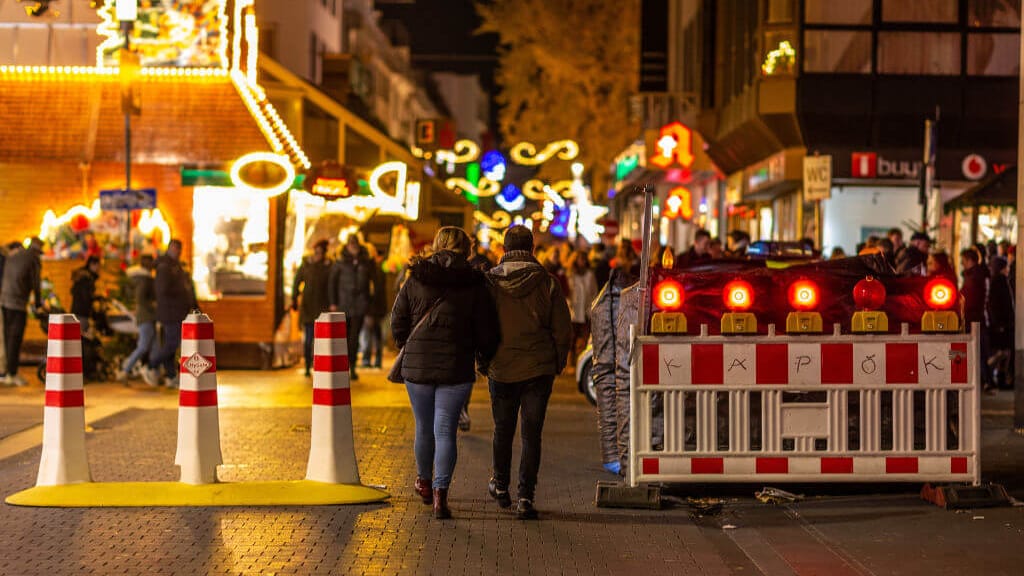 Weihnachten hinter Pollern: Städte verstärken Schutzmaßnahmen auf Adventmärkten - news - exxpress Nachrichten
