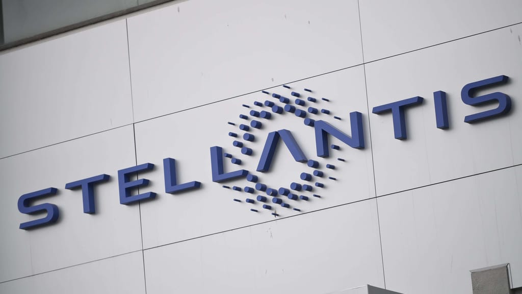 Brandgefahr bei Stellantis: Riesige Rückruf-Aktion trifft Opel- und Peugeot-Fahrer - economy - exxpress Nachrichten