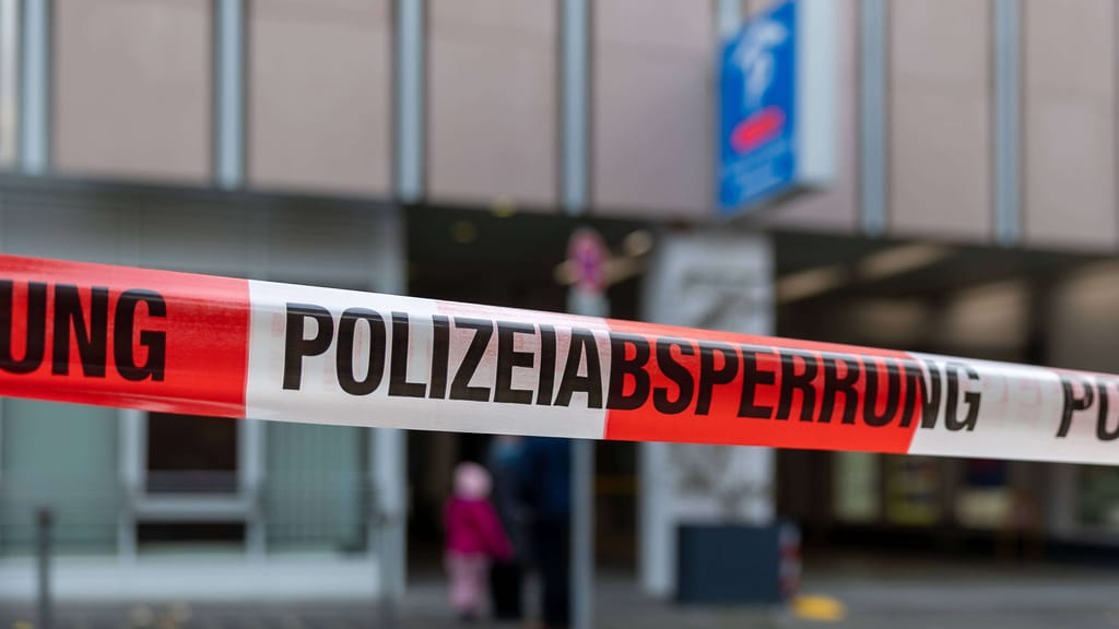 Bluttat in Floridsdorf: Zwei Jugendliche bei Messerstecherei schwer verletzt - news - exxpress Nachrichten