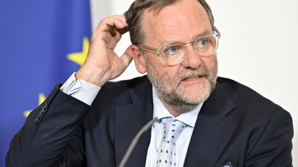 Schellhorns großer Wurf? Autopickerl soll um ein Jahr verlängert werden - politik - exxpress Nachrichten
