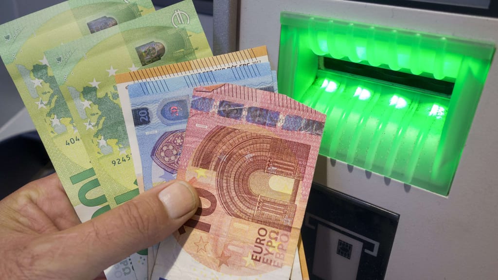 Bargeld-Aus? FPÖ fordert Recht auf Bargeld in der Verfassung - politik - exxpress Nachrichten