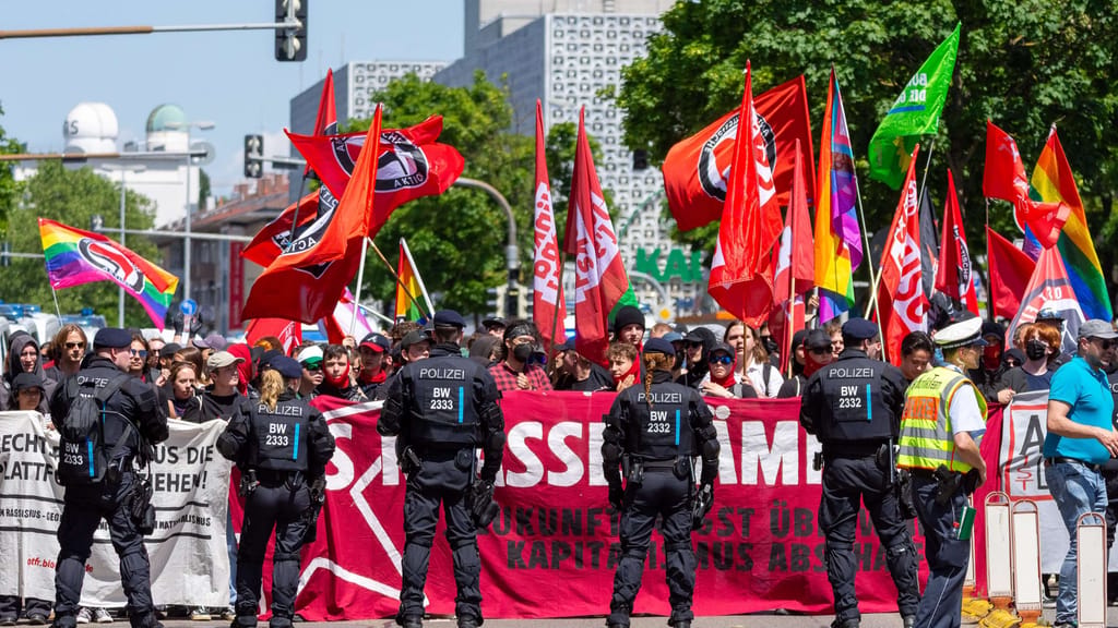 Linksextreme verüben 92 Prozent der Anschläge auf die Infrastruktur - politik - exxpress Nachrichten