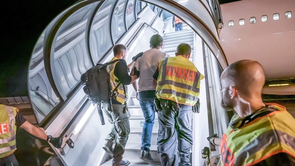 Versuchter Ehrenmord: Afghane soll NACH Haftstrafe abgeschoben werden - news - exxpress Nachrichten