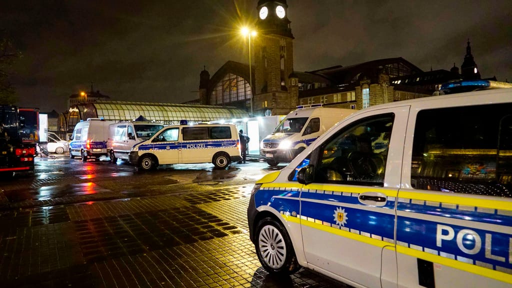 Not-Operation nach Messer-Attacke! Junger Mann nach Syrer-Demo niedergestochen - news - exxpress Nachrichten
