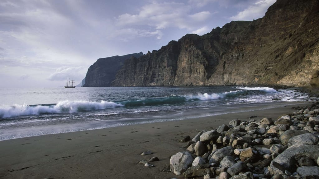 Drama auf Teneriffa: Riesenwellen reißen Menschen ins Meer - news - exxpress Nachrichten