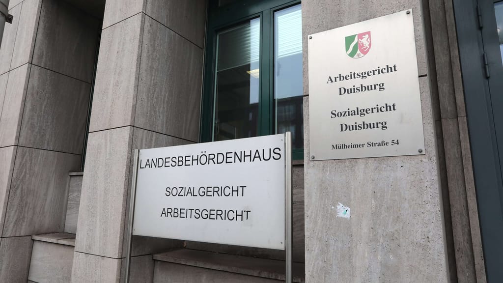 AGG-Klagen-Serie: Dachdecker muss nach Trans-Klage 800 Euro zahlen! - news - exxpress Nachrichten