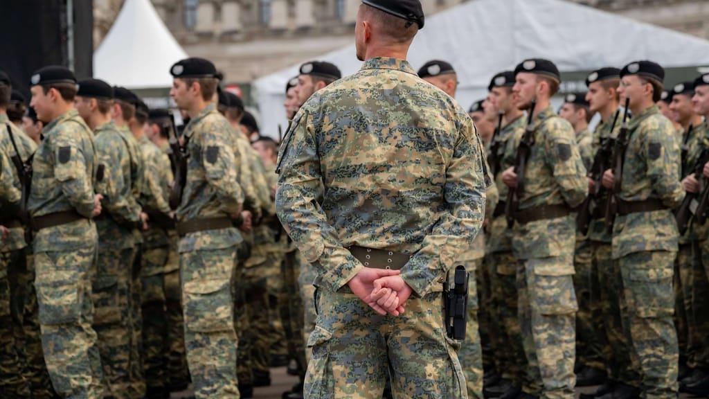 Österreich diskutiert Wehrdienst: Die Jüngsten tragen die Hauptlast - politik - exxpress Nachrichten