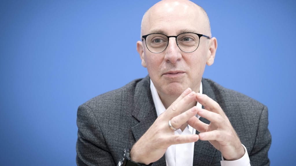 Verfassungsschutzchef warnt vor gewalttätigen Linksextremisten - politik - exxpress Nachrichten