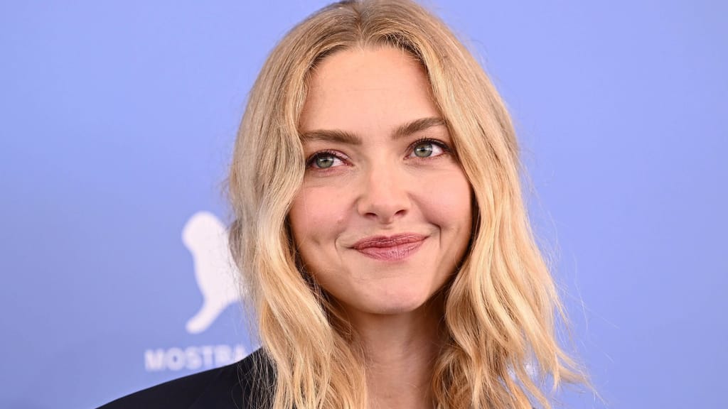 „Keine Entschuldigung“: Seyfried sorgt mit Aussage über Charlie Kirk für Empörung - news - exxpress Nachrichten