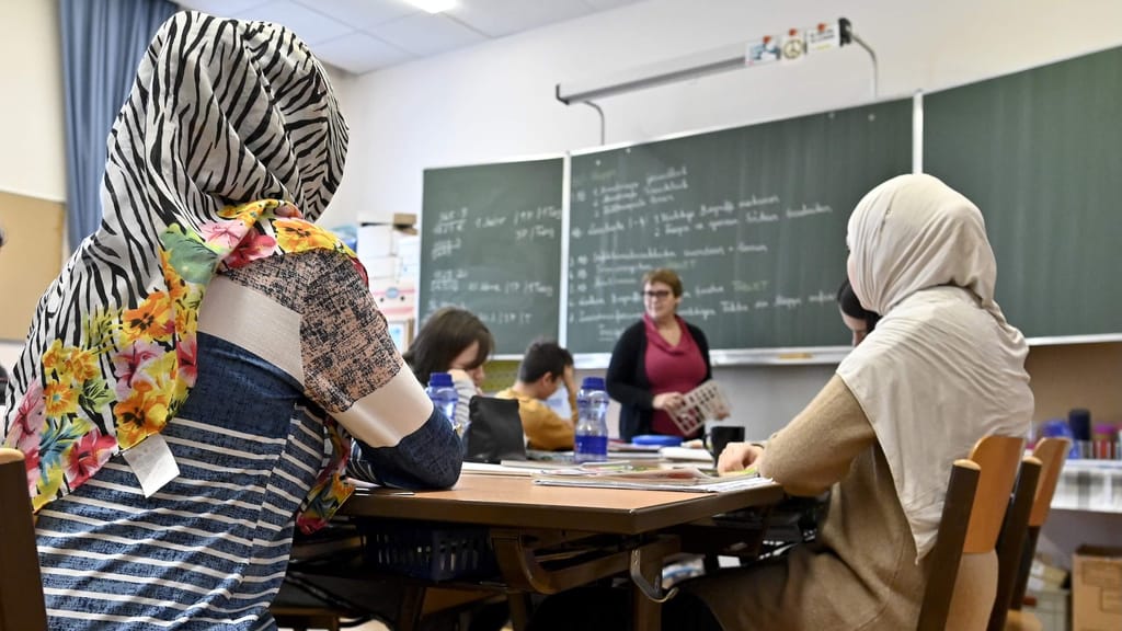 Islamismus in Schulen: „Stehen als Gesellschaft an einer Weggabelung" - news - exxpress Nachrichten
