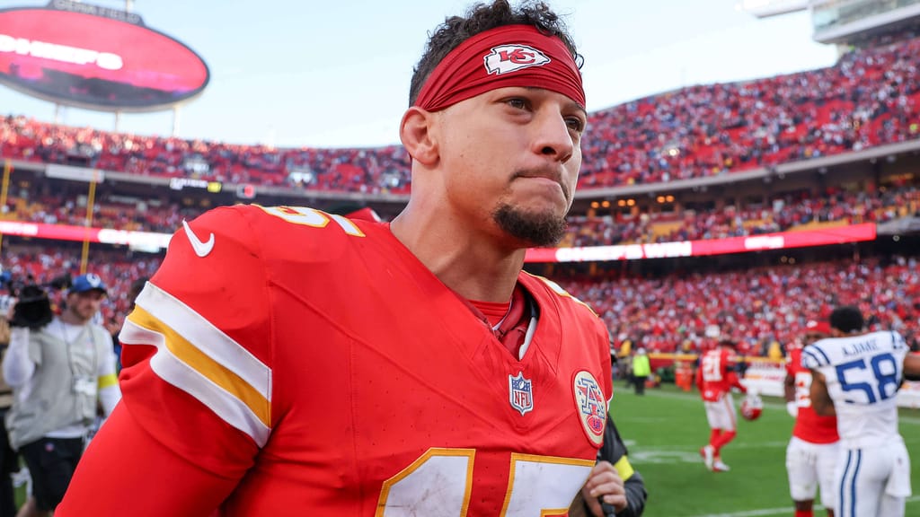 Doppelter Schock! Horrordiagnose bei Star-Quarteback Mahomes – Chiefs raus - sport - exxpress Nachrichten