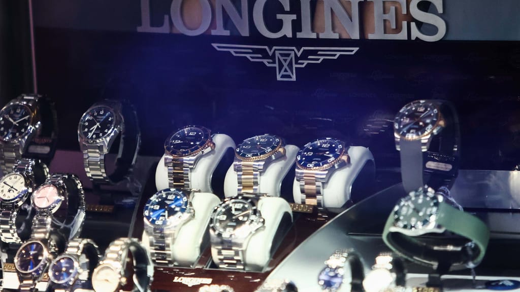 Zoll sprengt Rolex-Deal in Wiener City: Luxusuhren aus Türkei unverzollt - news - exxpress Nachrichten