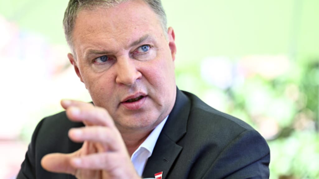Desaströse Umfragewerte: Babler-Vertraute wendet sich öffentlich ab - politik - exxpress Nachrichten