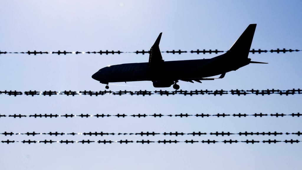 Mit 141 Personen an Bord: Nächster Afghanen-Flieger in Deutschland gelandet - news - exxpress Nachrichten