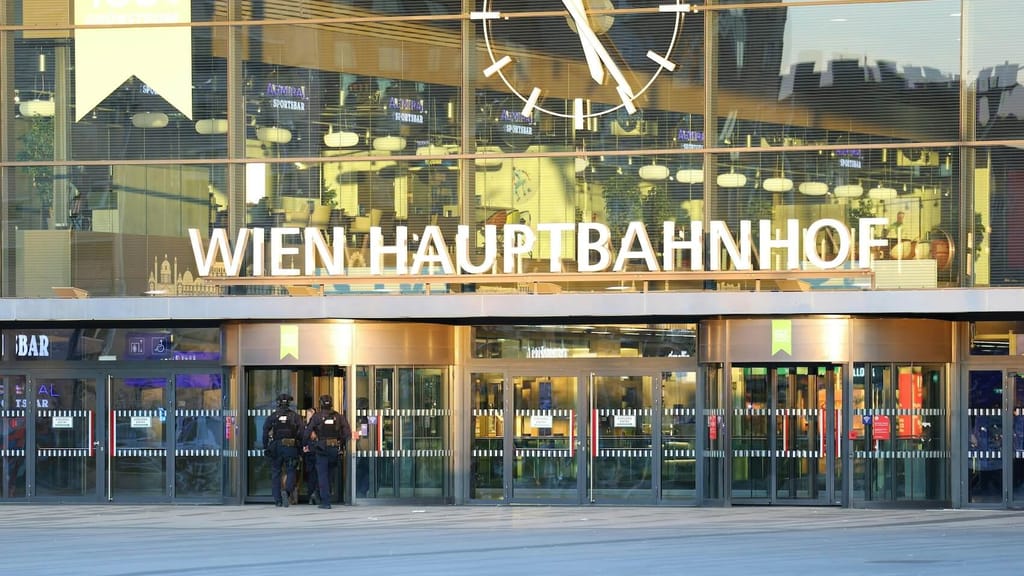 Messerattacke am Wiener Hauptbahnhof: Streit mit Mutter eskalierte - news - exxpress Nachrichten