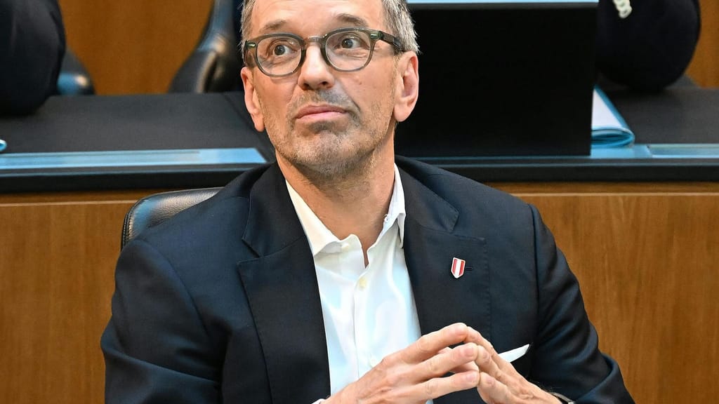Umfrageschock zum Jahresende: FPÖ stärker als ÖVP und SPÖ zusammen - politik - exxpress Nachrichten