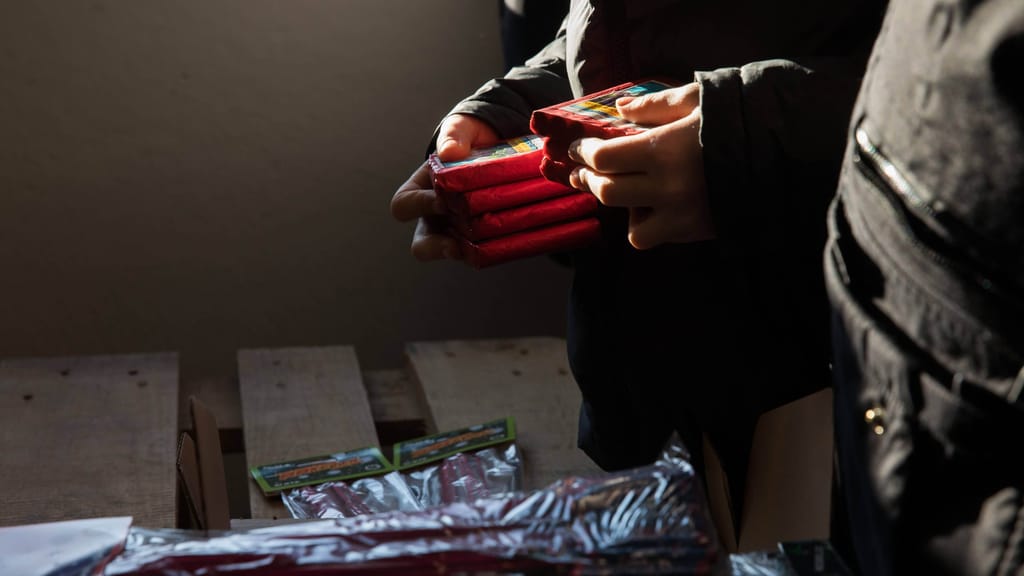 Razzien vor Silvester: Hunderte Kilo illegaler Feuerwerkskörper beschlagnahmt - news - exxpress Nachrichten