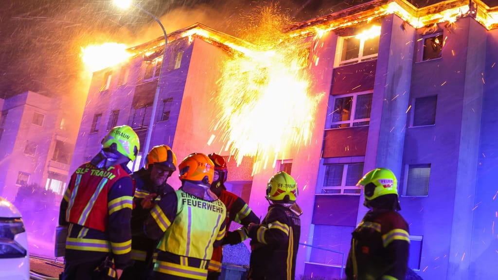 Wohnkomplex kurz nach Mitternacht in Flammen - news - exxpress Nachrichten