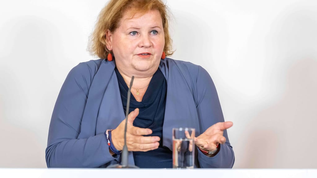 Schumann erntet Schelte: Halbe Million Euro für Anti-Diskriminierungsstelle - politik - exxpress Nachrichten