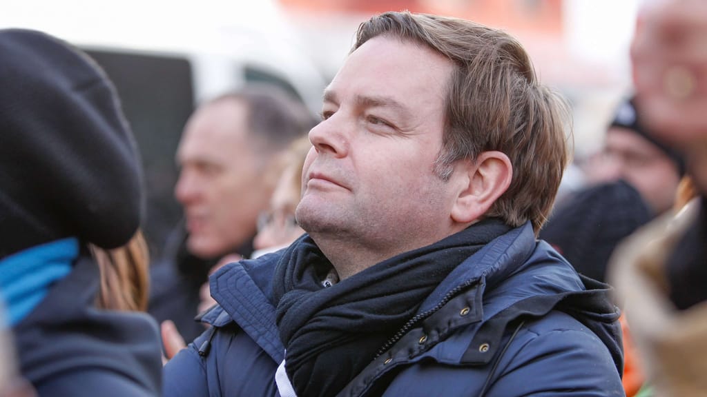 Schwerer Sturz: FPÖ-Chef musste nach Ski-Unfall ins Spital - news - exxpress Nachrichten