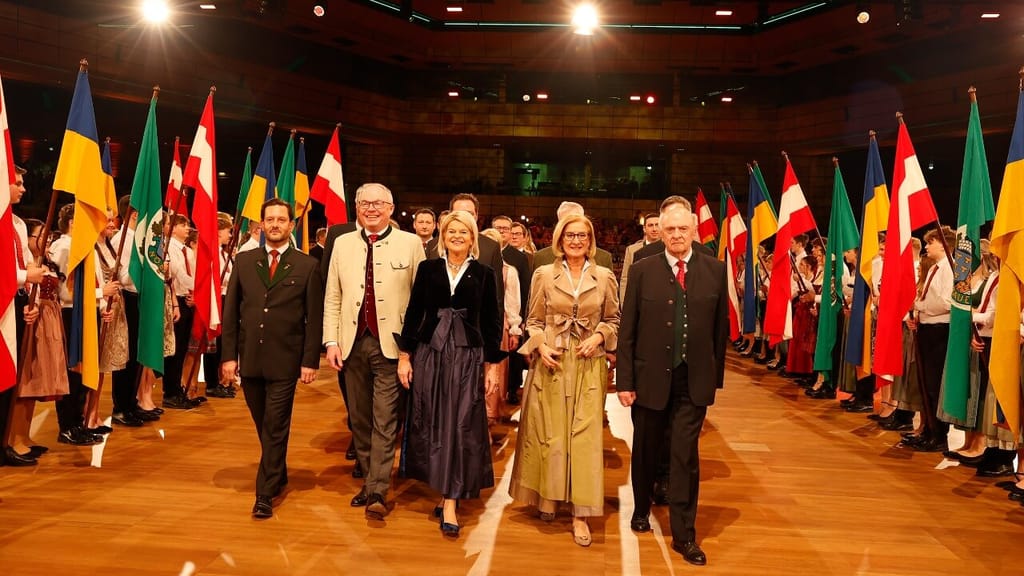 Niederösterreich eröffnet festlich die Ballsaison 2026 - news - exxpress Nachrichten