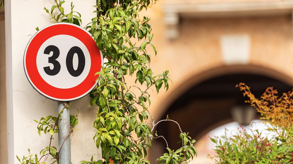 Radikaler Schritt gegen Verkehrstote: Diese Stadt drosselt auf Tempo 30 - news - exxpress Nachrichten