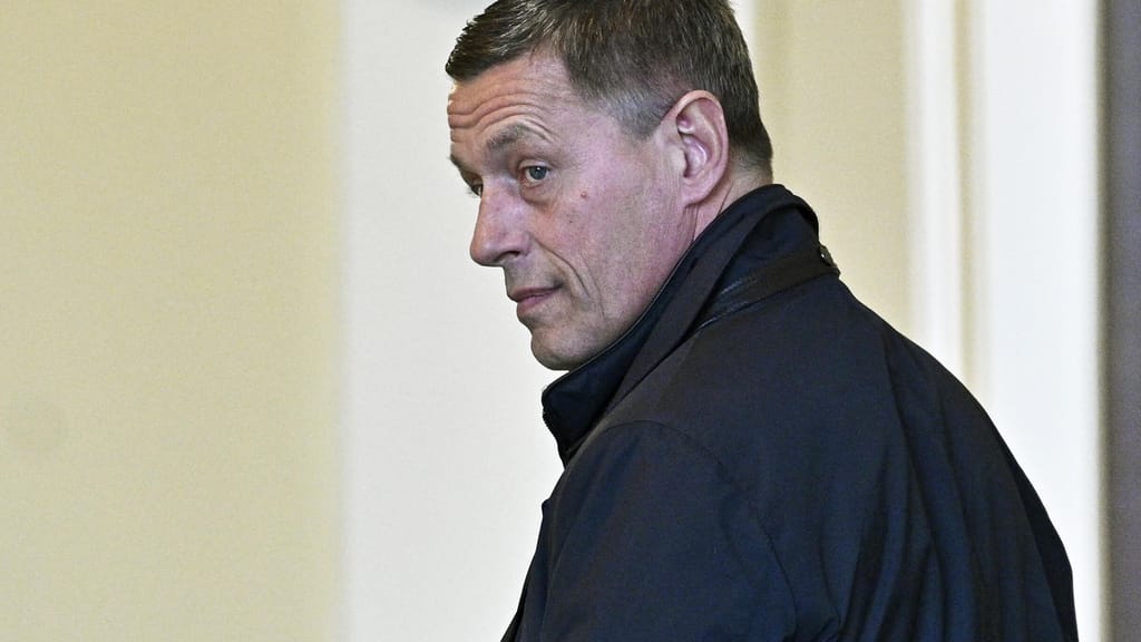 U-Ausschuss Pilnacek: Verletzung entdeckt – Feuerwehrmann spricht über Bergung - news - exxpress Nachrichten