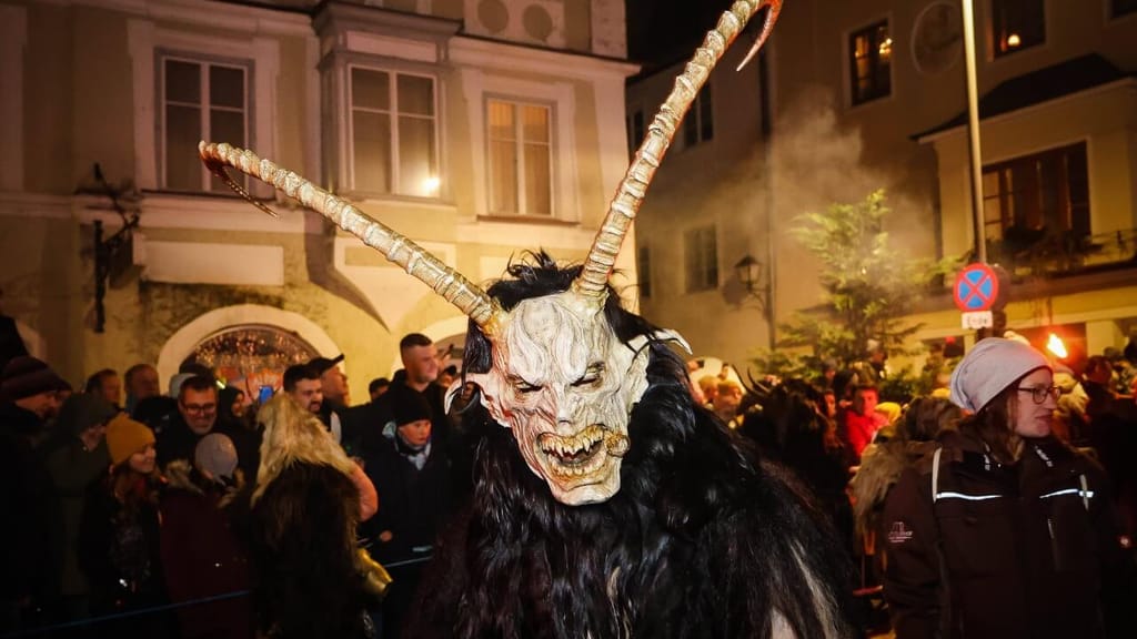 Kritik an "Omas gegen Rechts": Politische Performance statt Perchtenlauf - news - exxpress Nachrichten