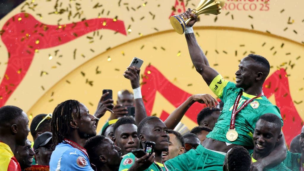 Handtuch-Eklat, Prügelei & Unterbrechung: Skandal-Finale überschattet Afrika-Cup - sport - exxpress Nachrichten