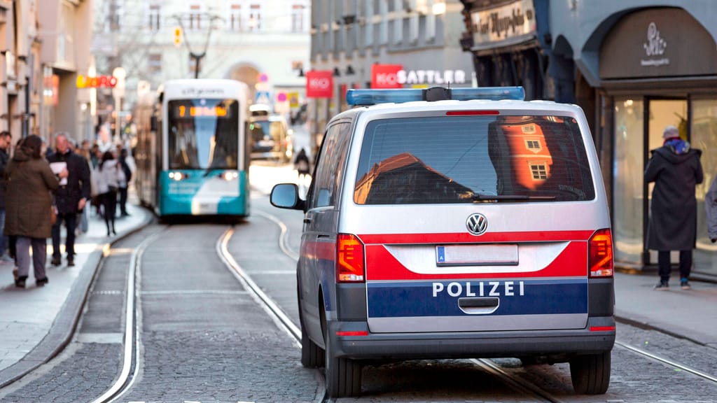 Raser ohne Führerschein forderte Polizei zum Rennen heraus - news - exxpress Nachrichten