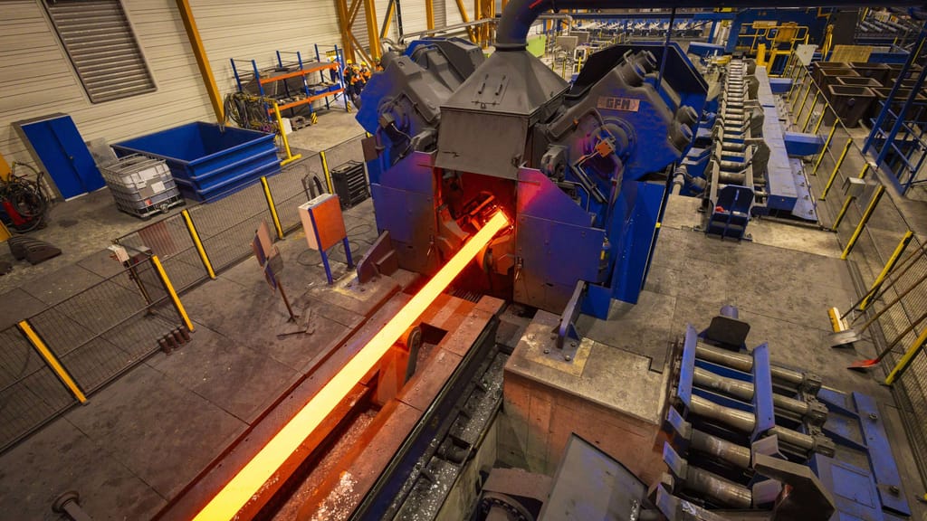 Absturz der Stahlproduktion: Deutschlands Schlüsselindustrie rutscht auf Krisenniveau - economy - exxpress Nachrichten