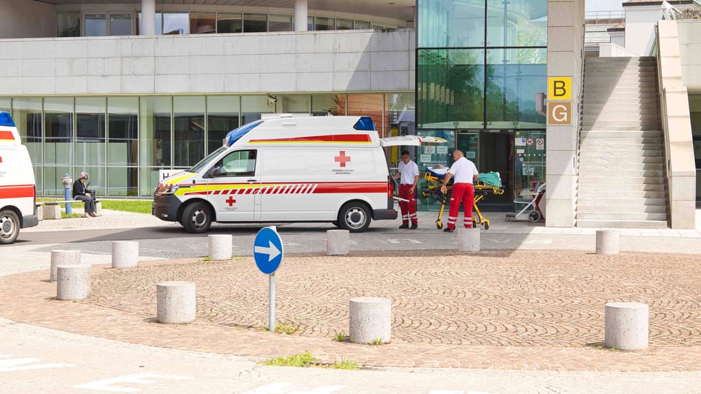 Während Österreicher warten: Millionen Behandlungen für Nicht-Einzahler - news - exxpress Nachrichten