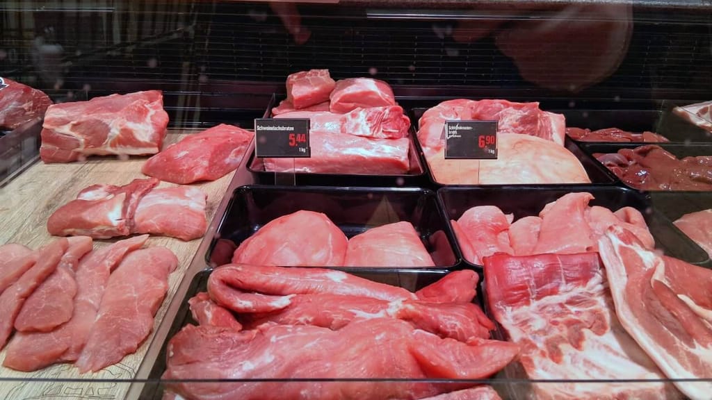 Grüne Verbote: In dieser Stadt ist Werbung für Fleisch & Flugreisen untersagt - news - exxpress Nachrichten